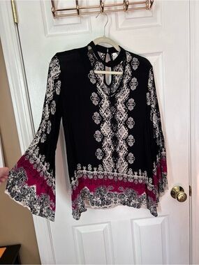 Live 4 Truth Black Tunic with White Print and Magenta Border
